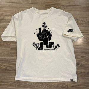 Nike Men’s Loose Fit Graphic Tee